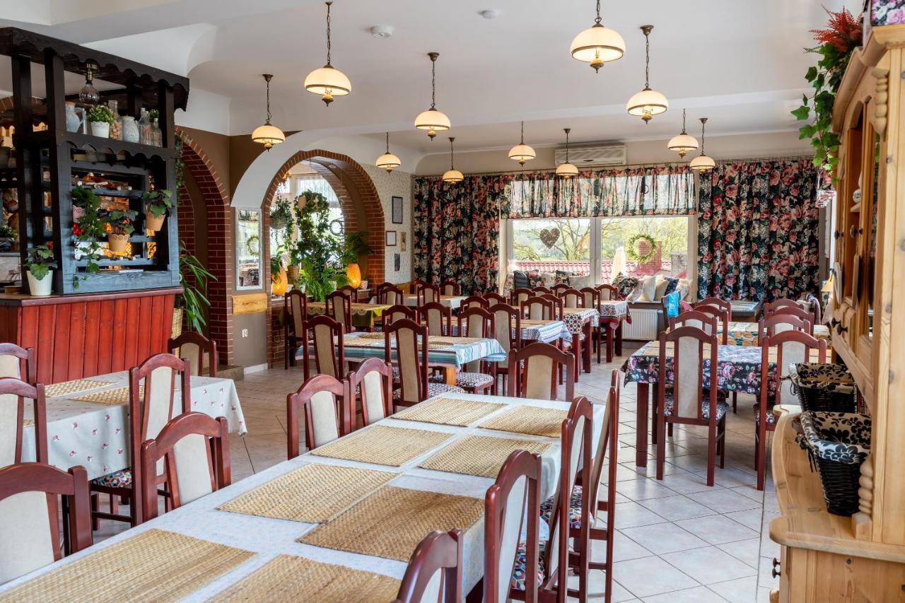 Gosciniec Skolimowka Restauracja I Pokoje Ze Sniadaniem Na Kaszubach Chmielno Esterno foto